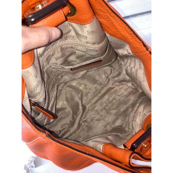 MICHAEL KORS, LARGE ORANGE PEBBLED LEATHER SHOUDLER BAG - Picture 12 of 16